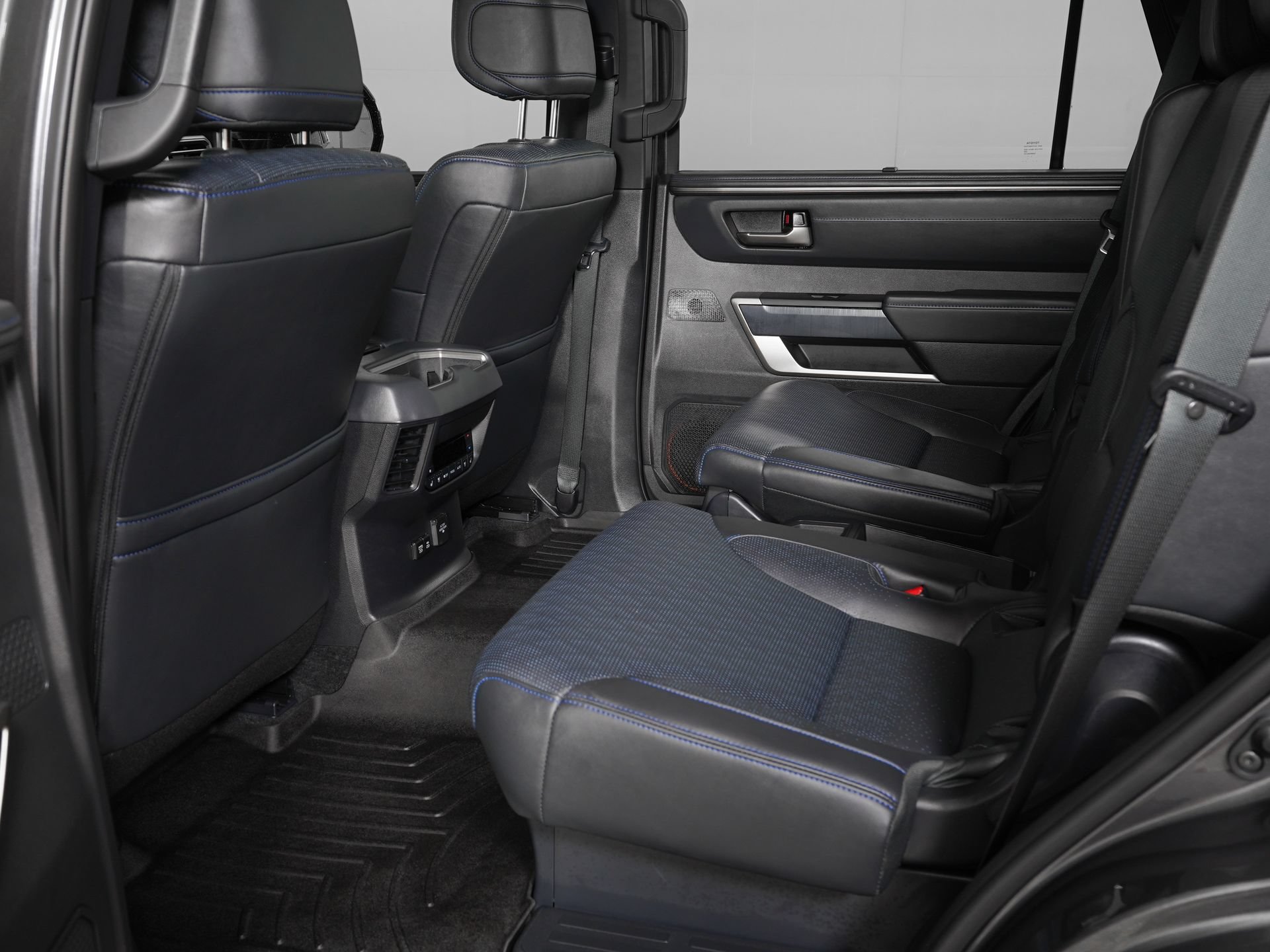 Used 2026 Toyota Sequoia Platinum AWD/4WD image 15