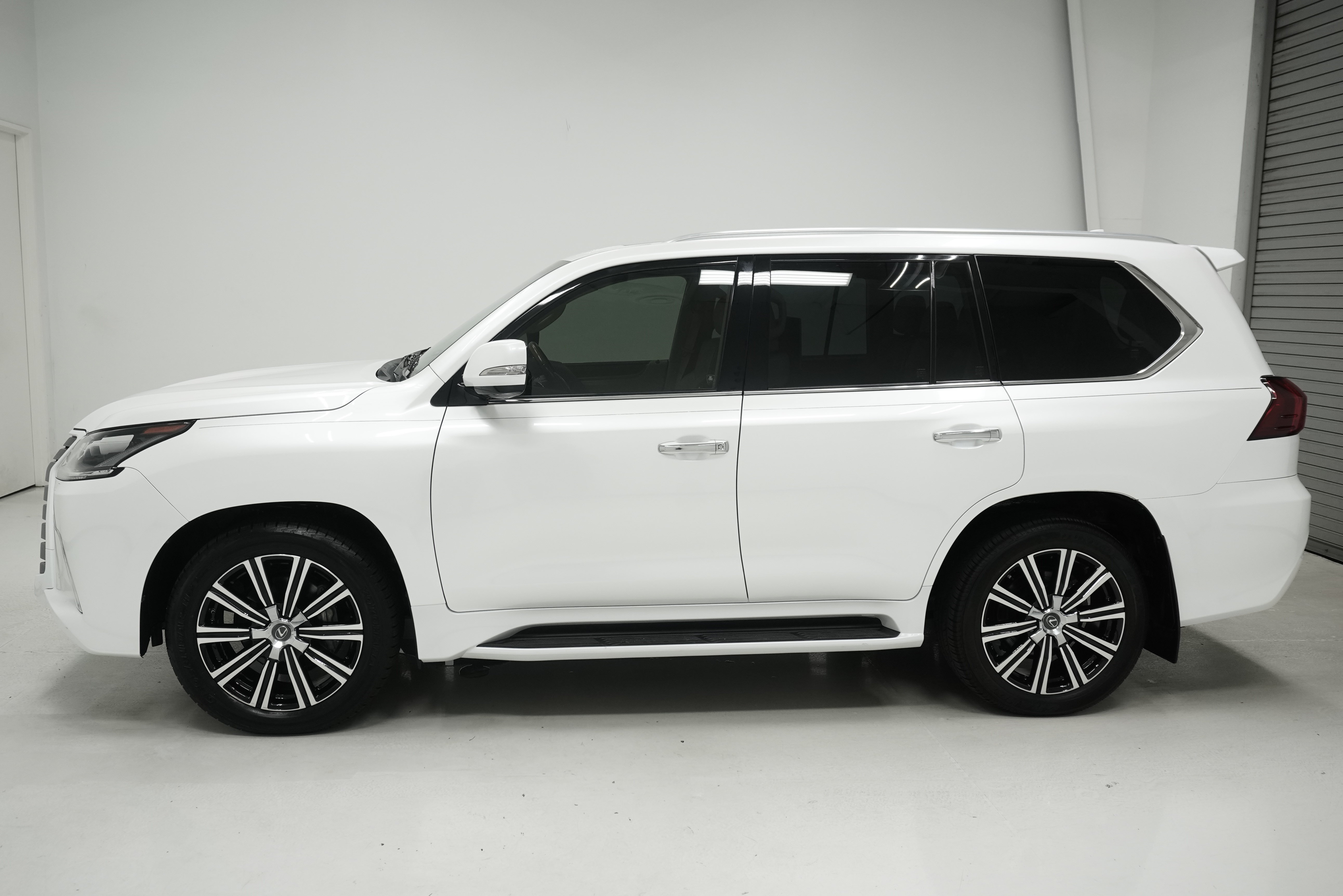Used 2019 Lexus LX 570 4WD w/ Luxury Package image 7
