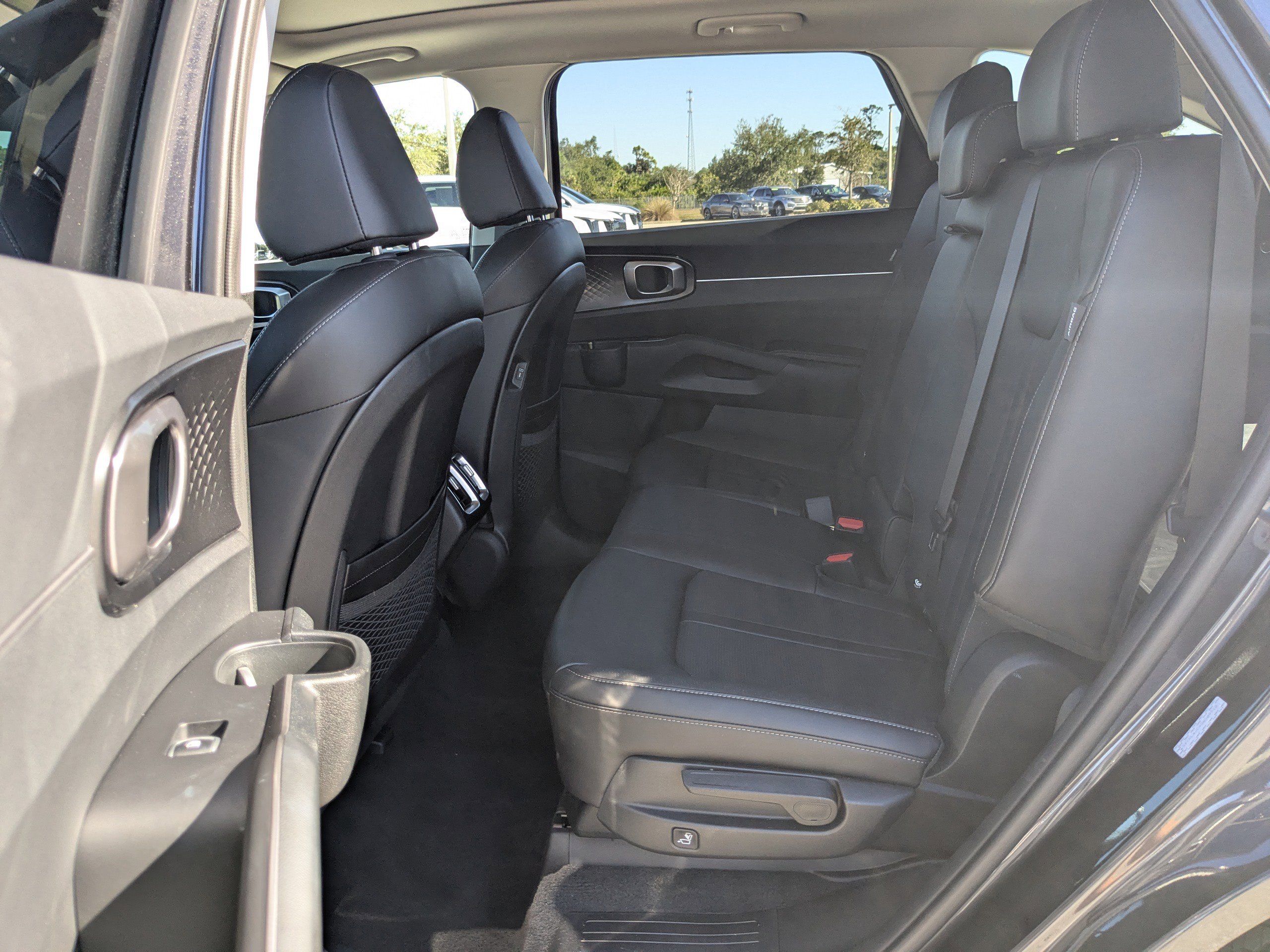 Certified 2025 Kia Sorento S w/ Panoramic Sunroof Package image 16