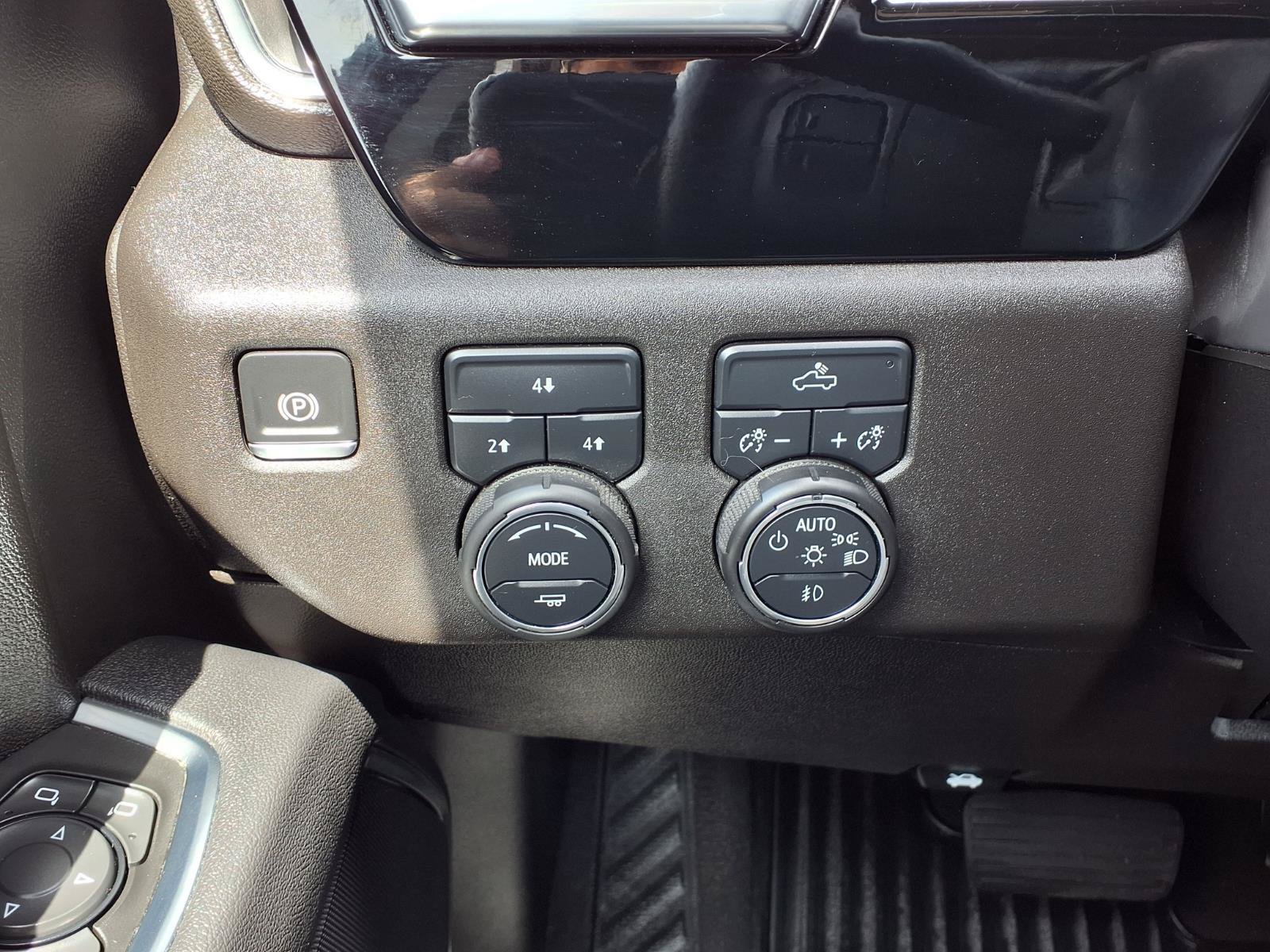 Used 2025 Chevrolet Silverado 2500 LT w/ Convenience Package AWD/4WD image 10