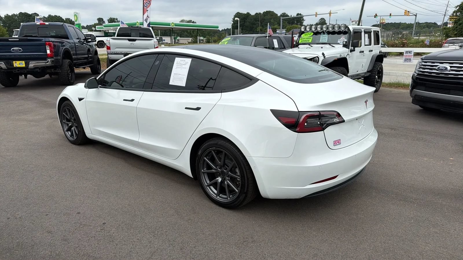 Used 2018 Tesla Model 3 Mid Range RWD image 3