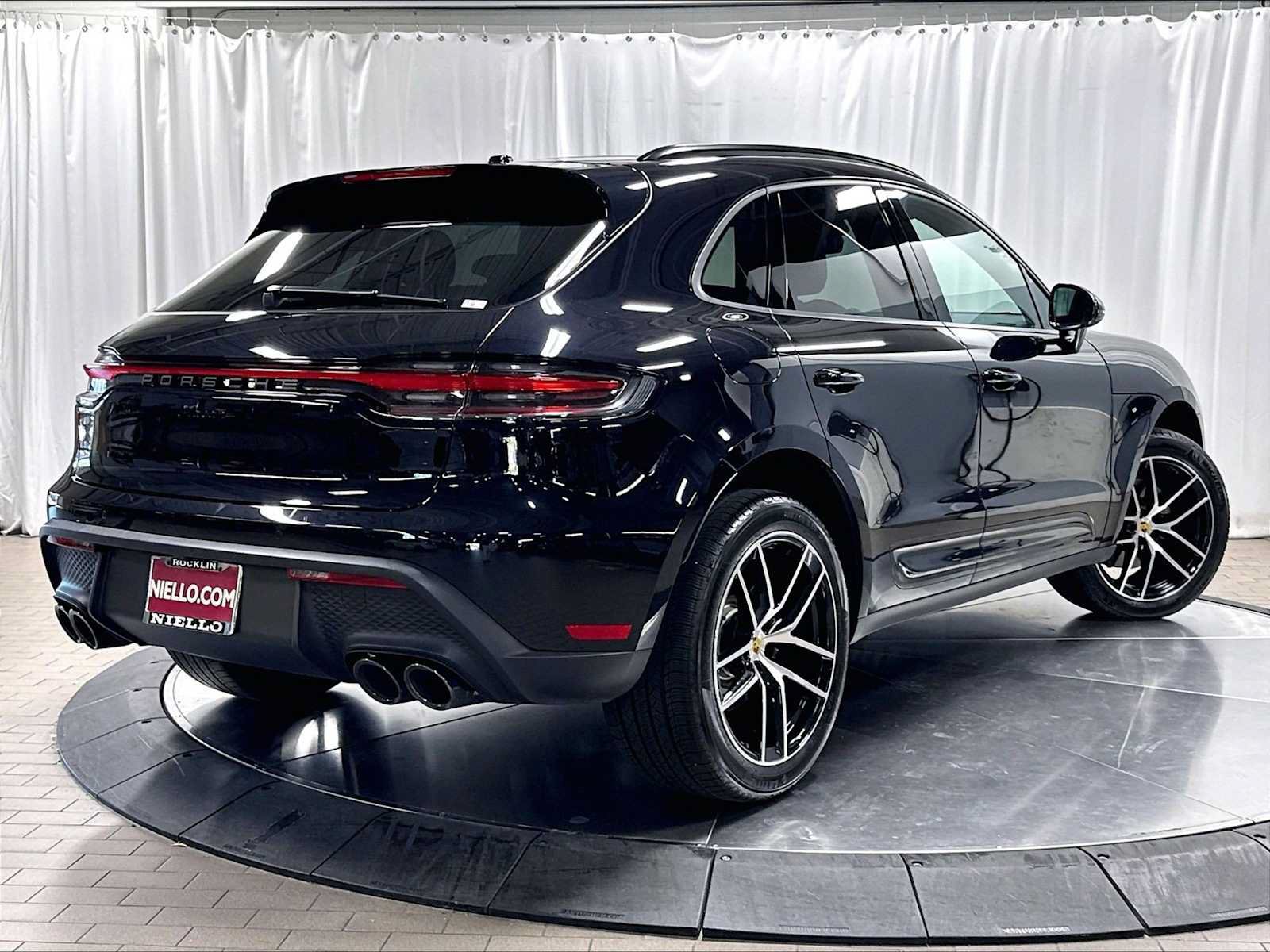 Used 2026 Porsche Macan AWD/4WD image 9