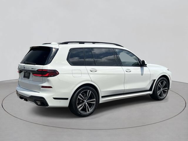 Used 2024 BMW X7 xDrive40i w/ M Sport Package AWD/4WD image 4