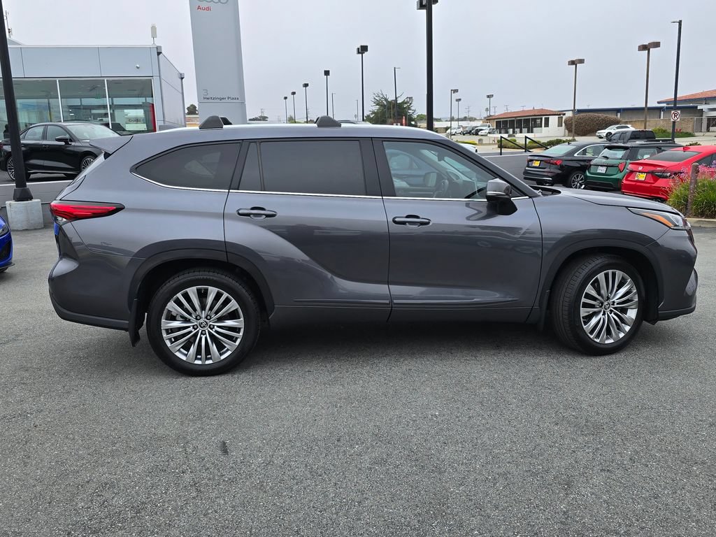 Used 2023 Toyota Highlander Platinum AWD/4WD image 36