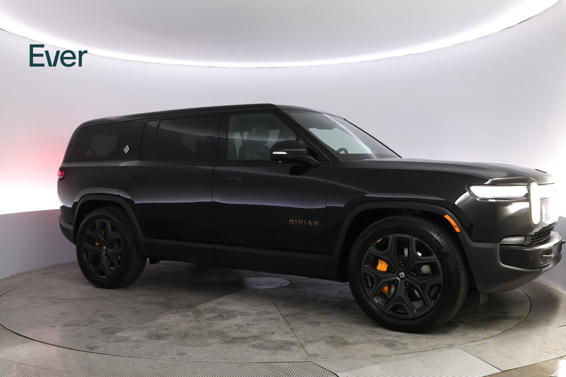 Used 2025 Rivian R1S Premium AWD/4WD image 14