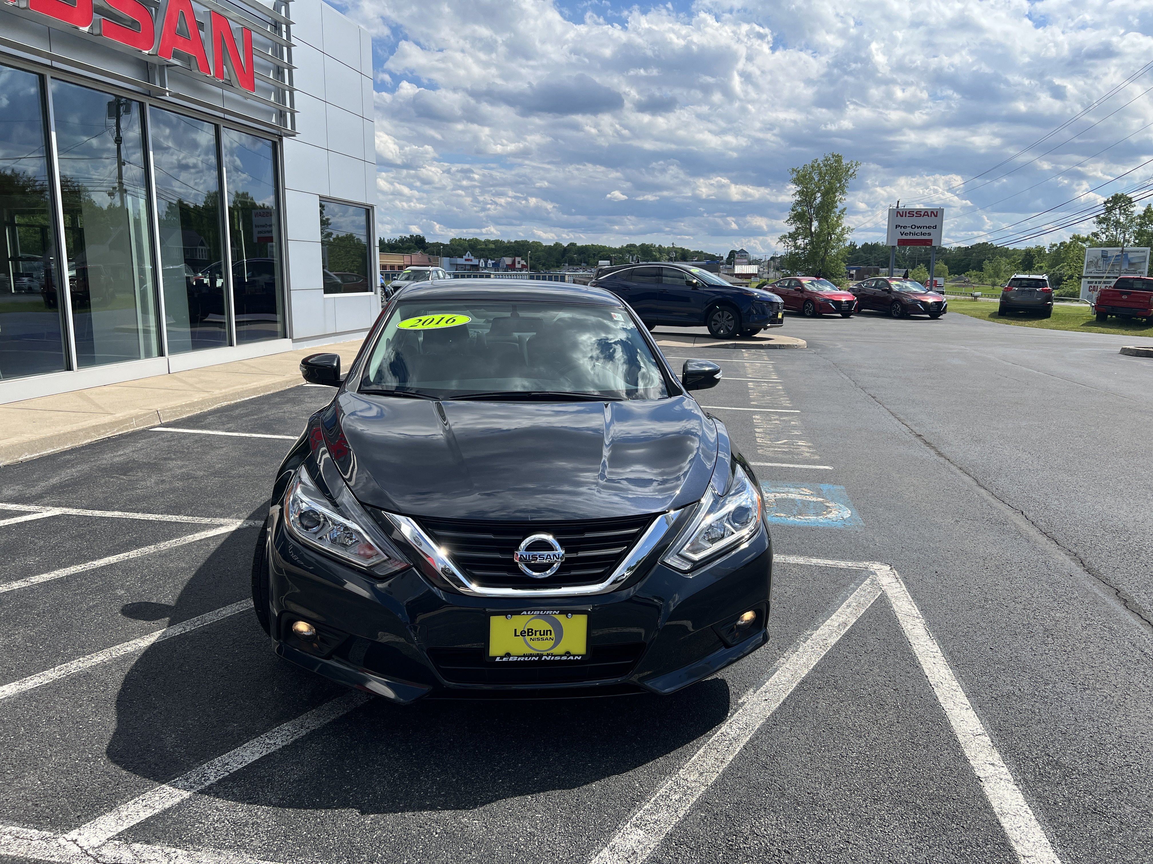 Used 2016 Nissan Altima 2.5 SV w/ Convenience Package FWD image 11