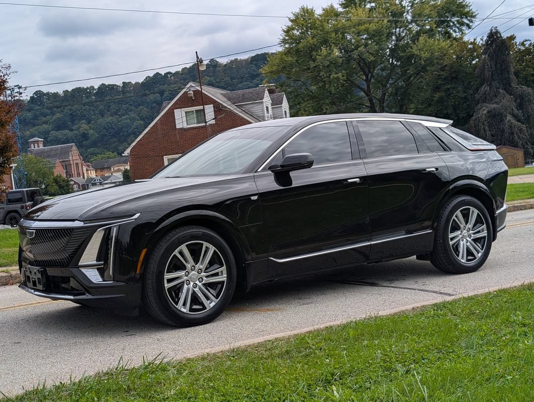 Used 2024 Cadillac Lyriq Tech w/ Driver Assist Package AWD/4WD image 17