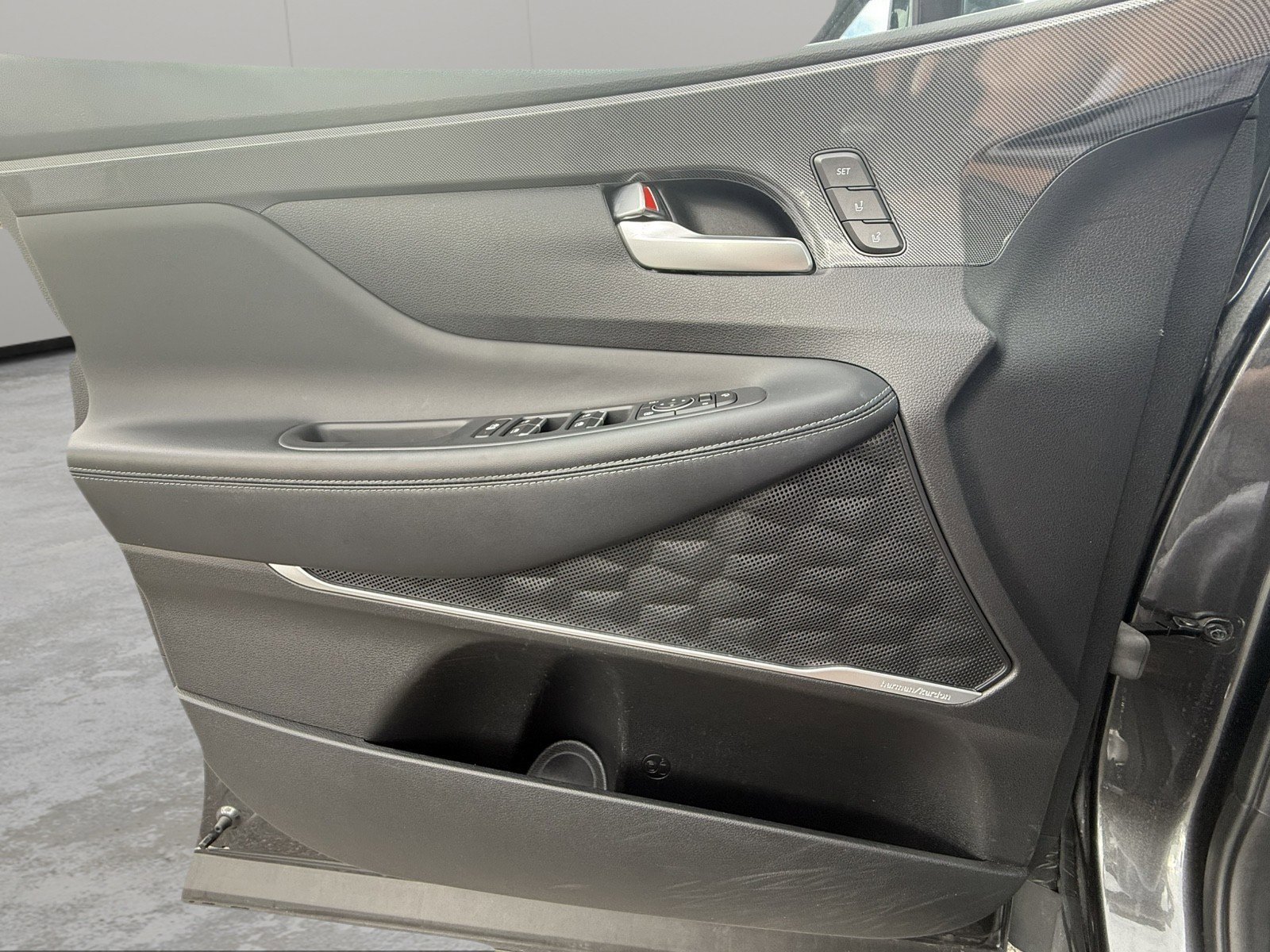 Used 2021 Hyundai Santa Fe Limited w/ Cargo Package image 23