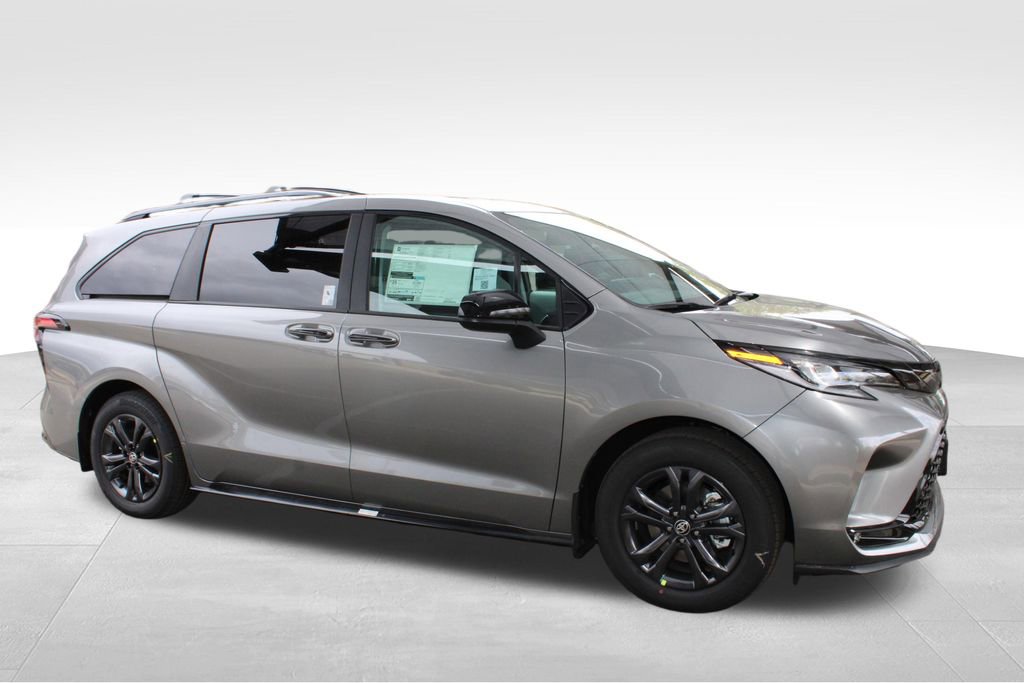 New 2026 Toyota Sienna XSE image 18