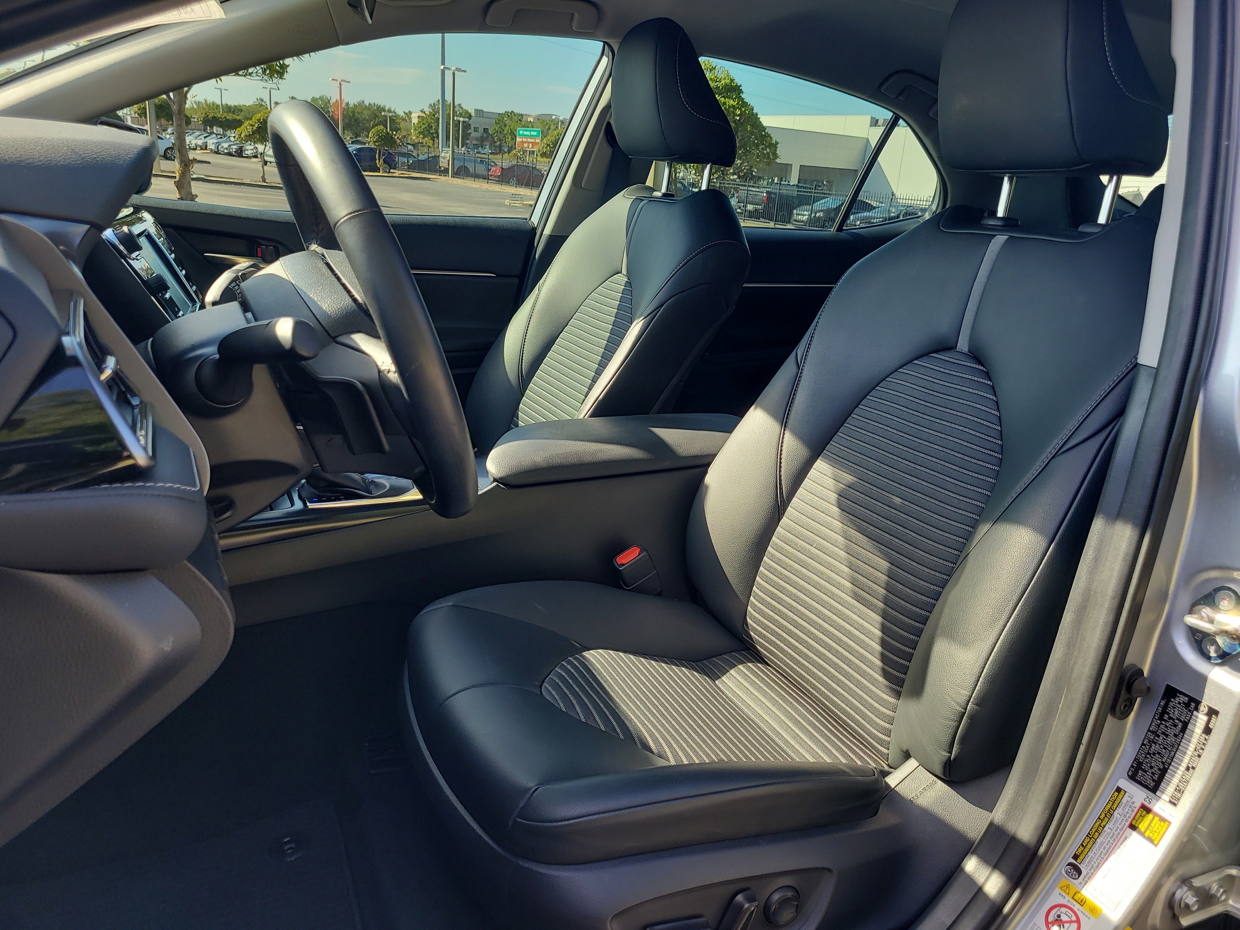 Used 2019 Toyota Camry SE FWD image 18