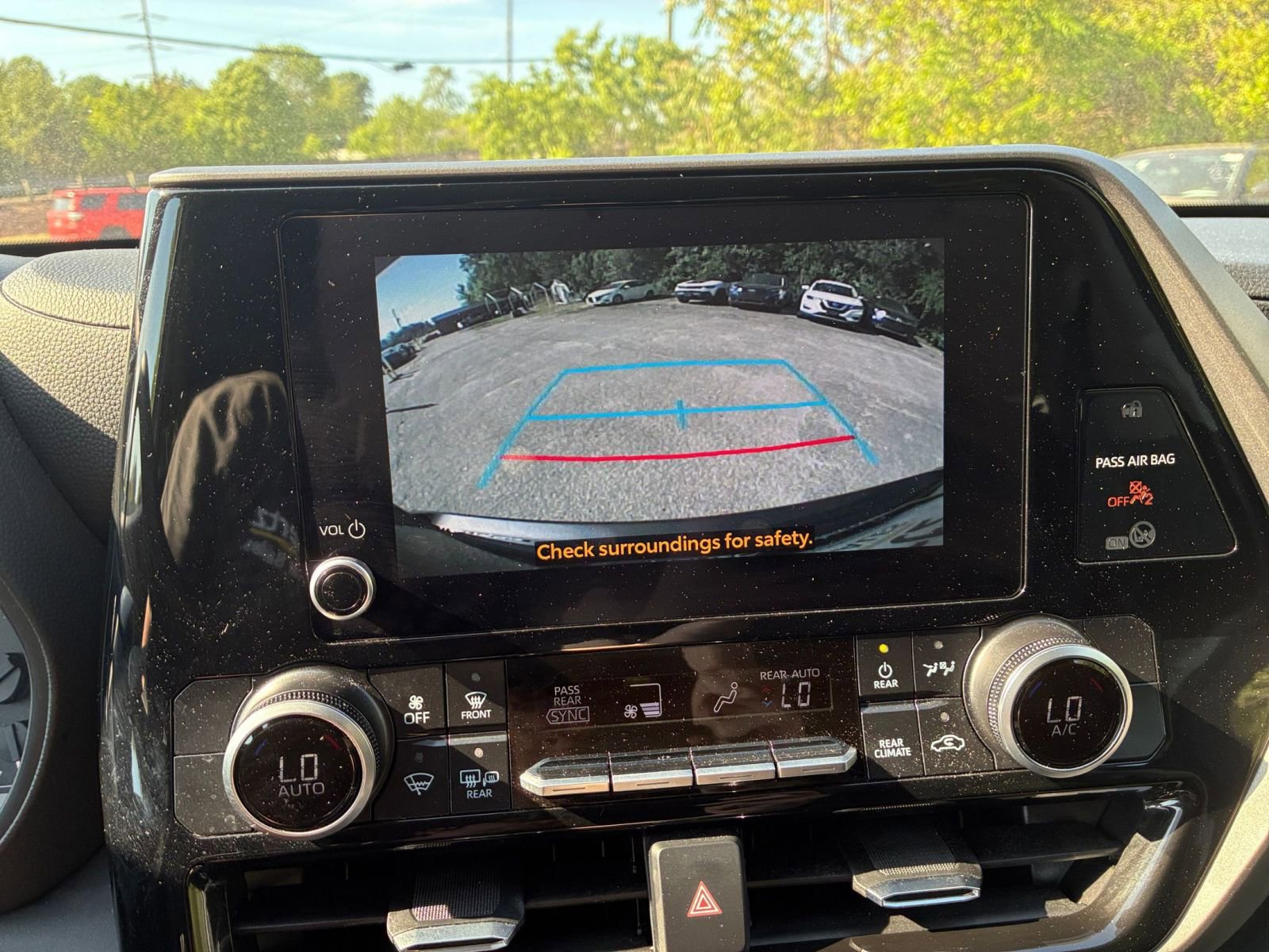 Used 2025 Toyota Highlander LE image 17