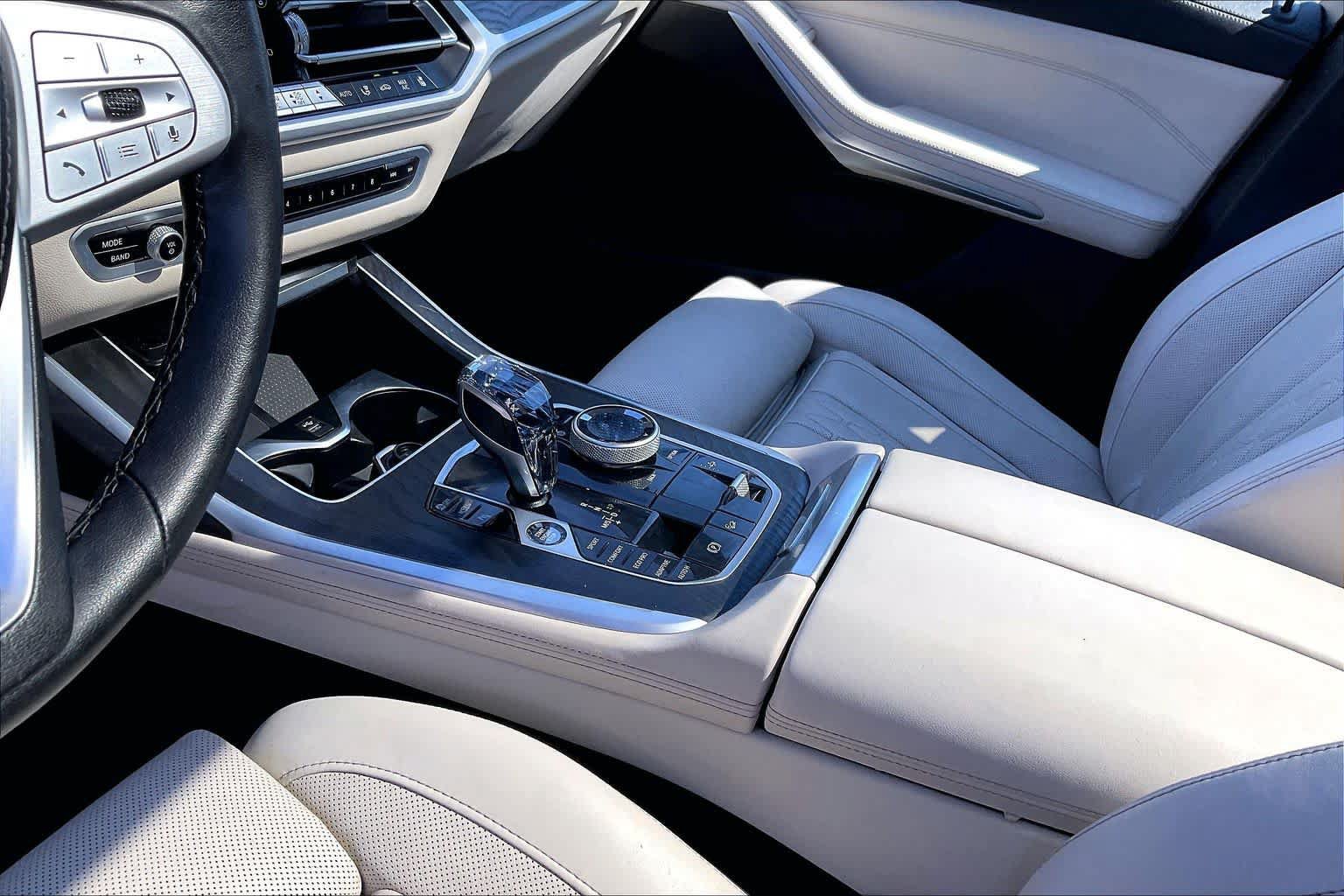 Used 2022 BMW X7 xDrive40i w/ Premium Package AWD/4WD image 16
