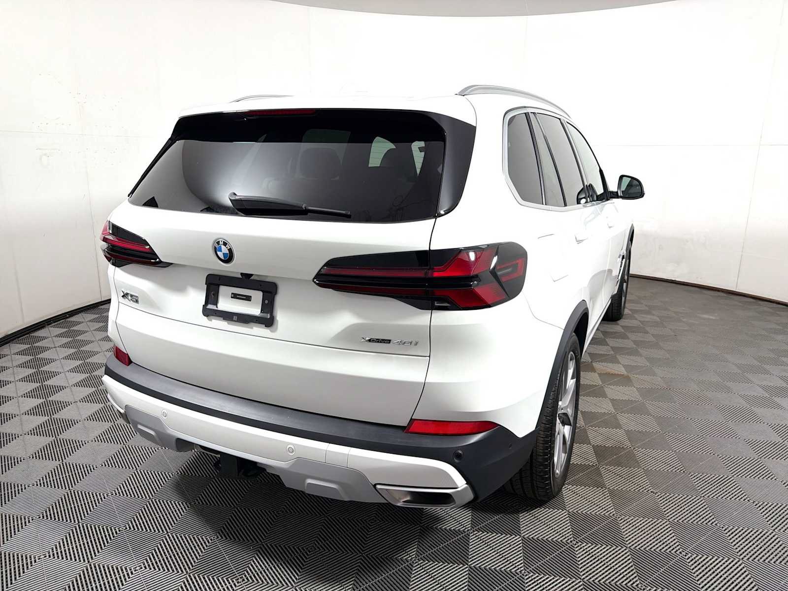 Used 2025 BMW X5 xDrive40i w/ Premium Package AWD/4WD image 6