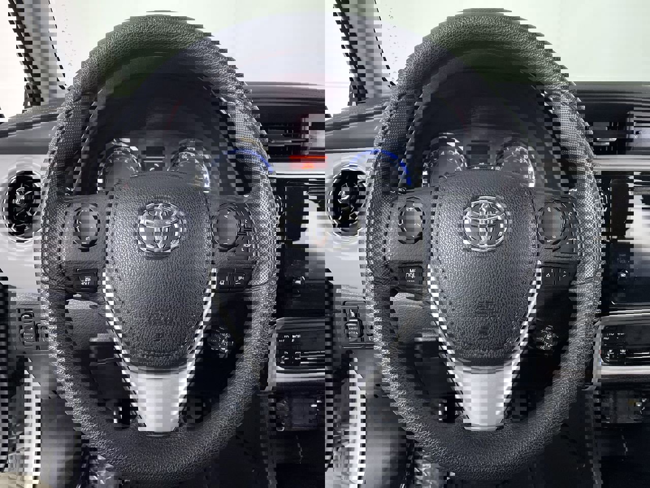 Used 2017 Toyota Corolla LE image 13