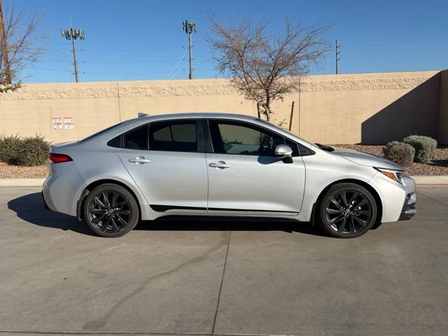 Used 2025 Toyota Corolla SE image 3