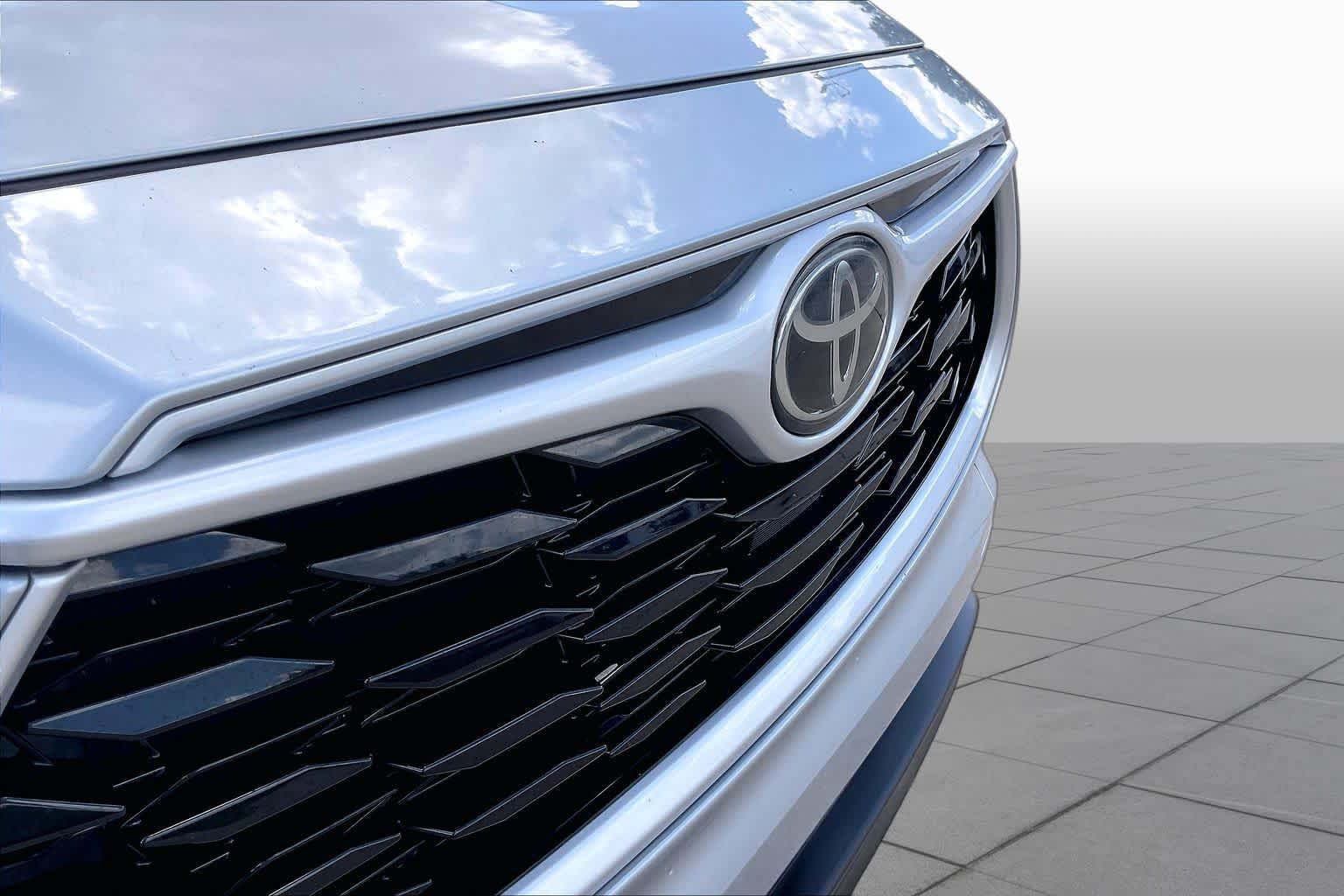 Used 2021 Toyota Highlander LE FWD image 30