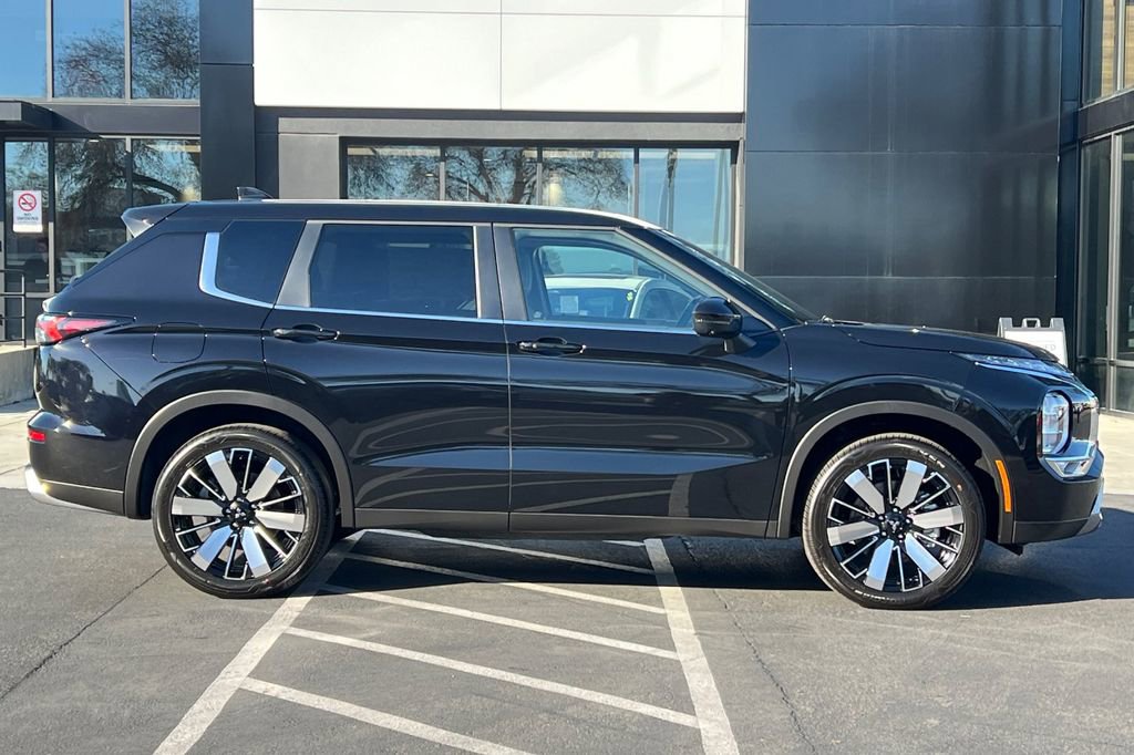 New 2026 Mitsubishi Outlander SE image 4