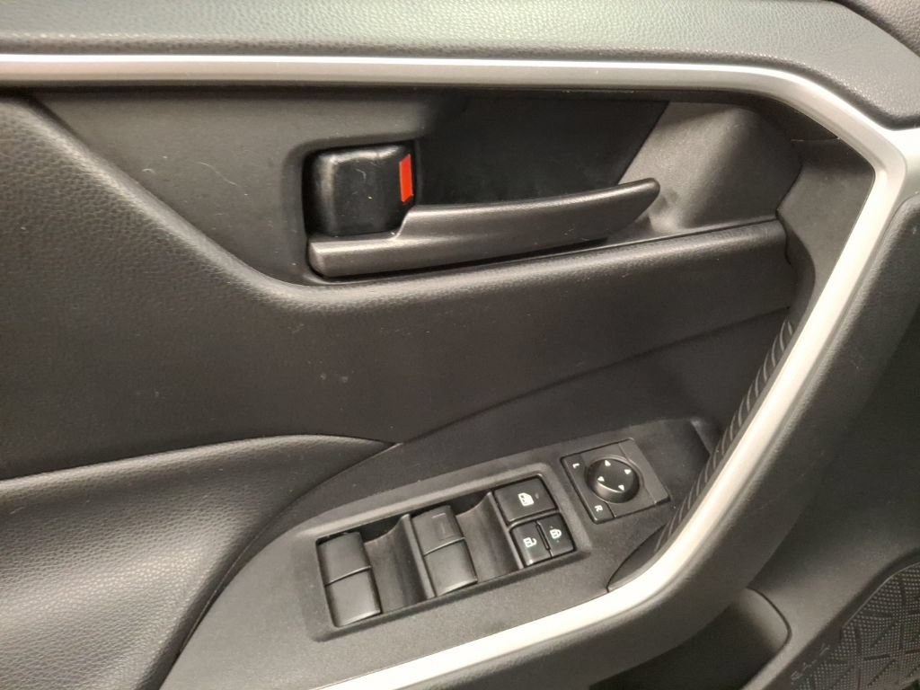 Used 2019 Toyota RAV4 LE w/ All Weather Liner Package AWD/4WD image 15