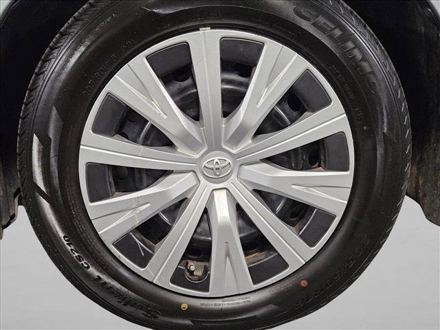 Used 2019 Toyota Camry LE image 22