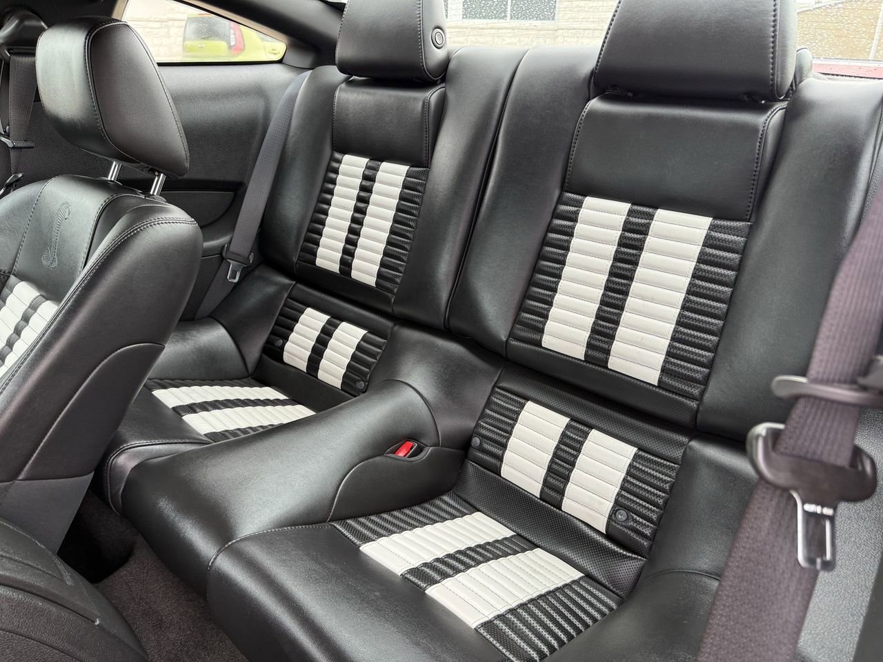 Used 2011 Ford Mustang Shelby GT500 w/ SVT Performance Pkg RWD image 27