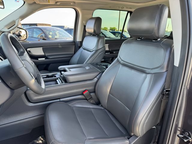 Used 2025 Ford Expedition Active AWD/4WD image 14