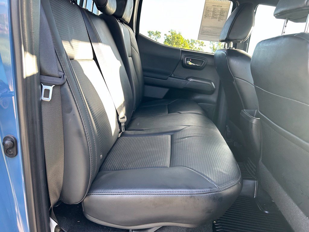 Used 2019 Toyota Tacoma TRD Sport AWD/4WD image 28