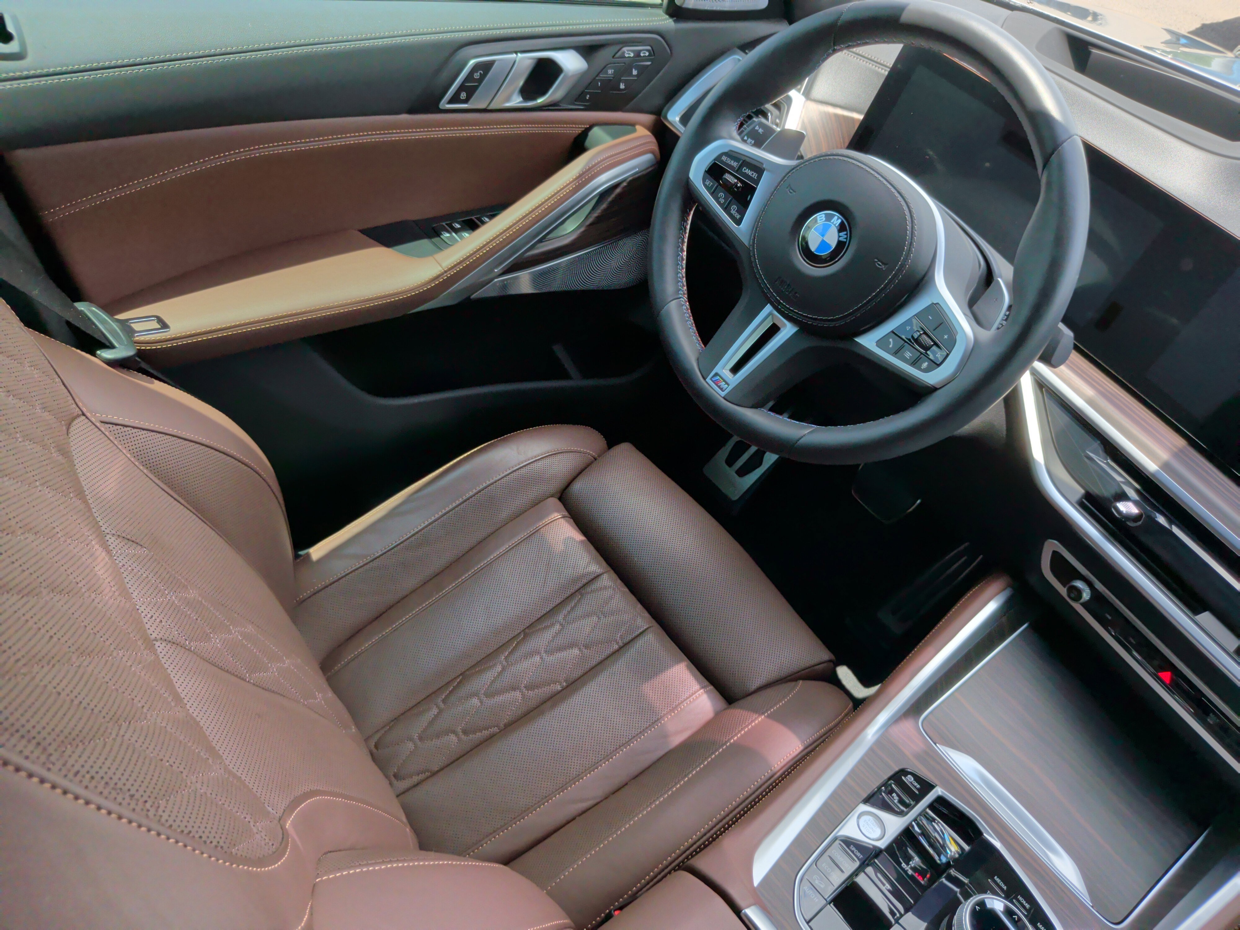 Certified 2025 BMW X6 M60i AWD/4WD image 35