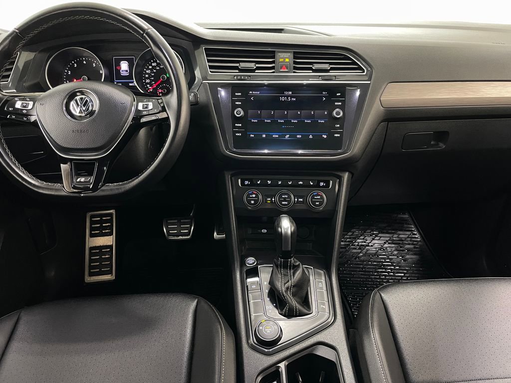Used 2021 Volkswagen Tiguan SE R-Line image 2
