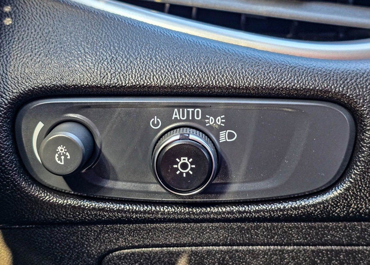 Certified 2025 Chevrolet Malibu LT FWD image 30