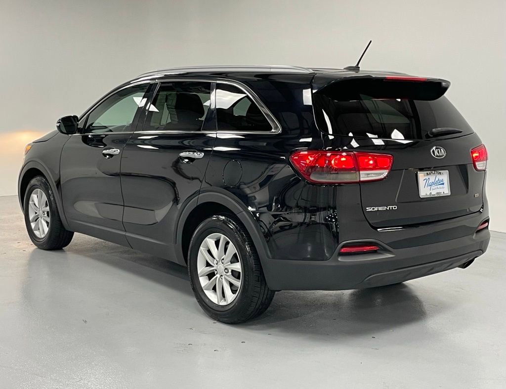 Used 2016 Kia Sorento LX image 3
