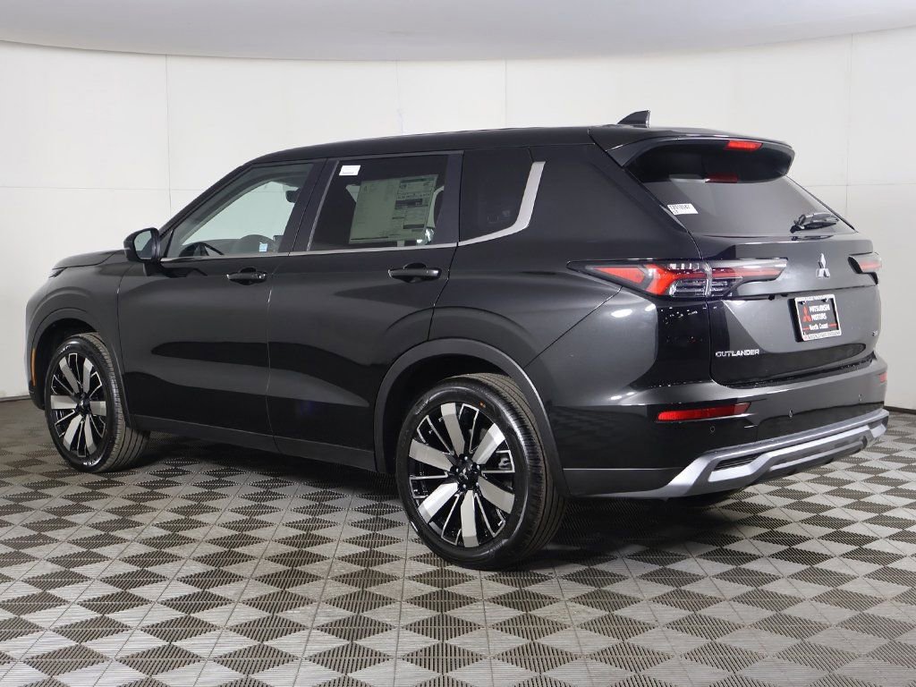 New 2026 Mitsubishi Outlander SE image 11