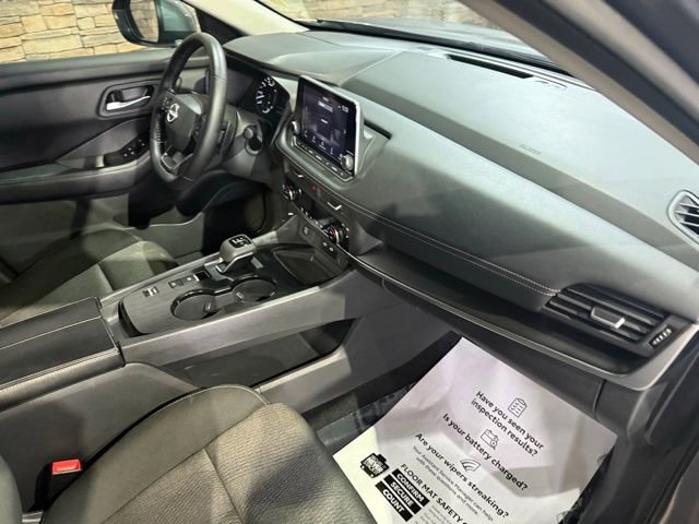 Certified 2025 Nissan Rogue SV image 28