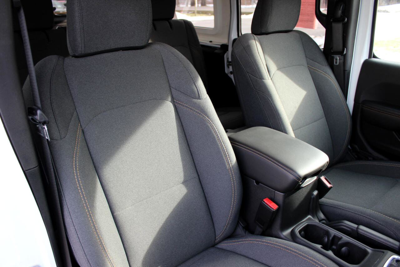 Used 2025 Jeep Wrangler Sahara image 22