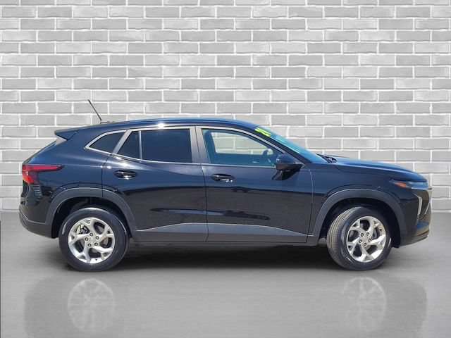 Certified 2024 Chevrolet Trax LS w/ LS Convenience Package FWD image 4