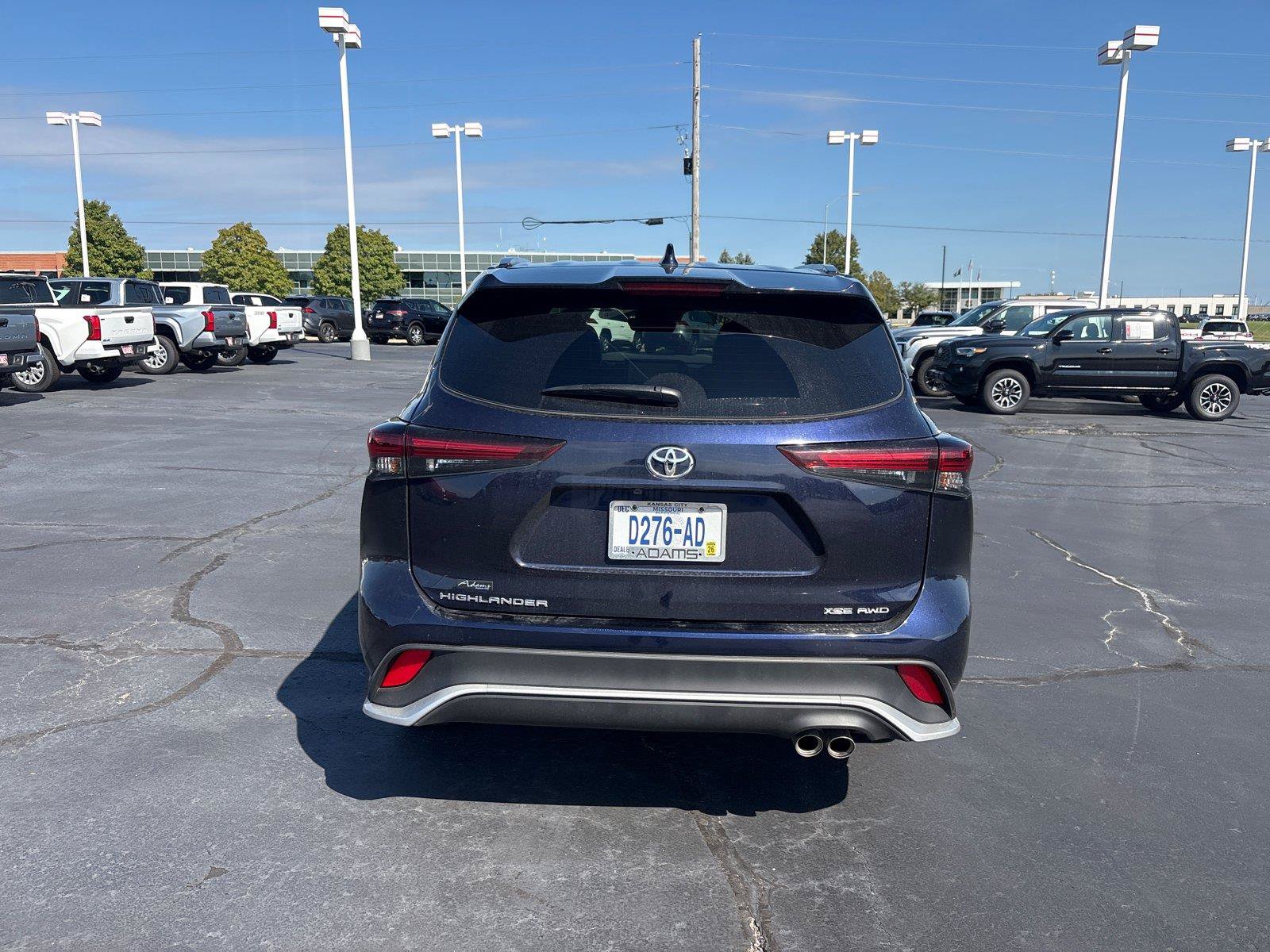 Used 2026 Toyota Highlander XSE AWD/4WD image 9