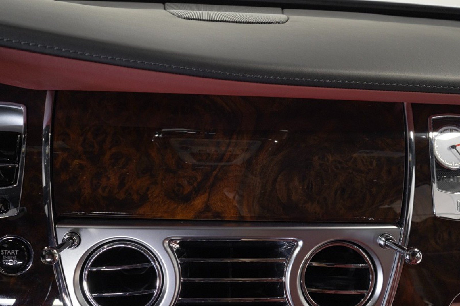 Used 2016 Rolls-Royce Wraith RWD image 28