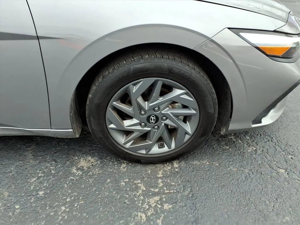 Used 2024 Hyundai Elantra SEL image 9