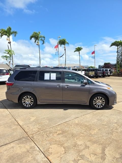Used 2020 Toyota Sienna FWD image 3