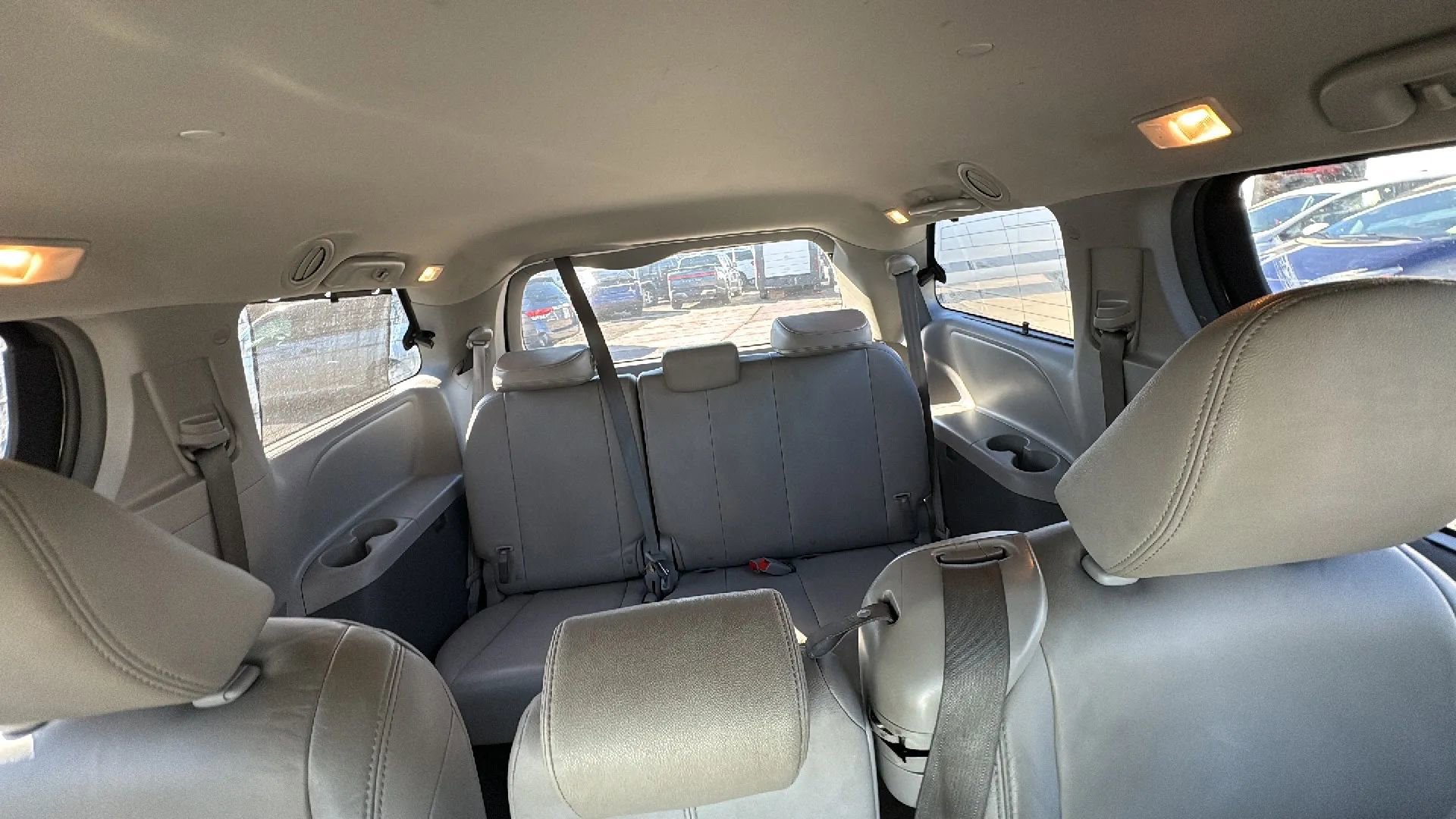 Used 2015 Toyota Sienna XLE image 23