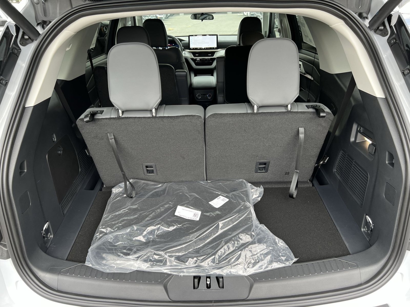 New 2026 Ford Explorer Active w/ Active Comfort Package AWD/4WD image 26