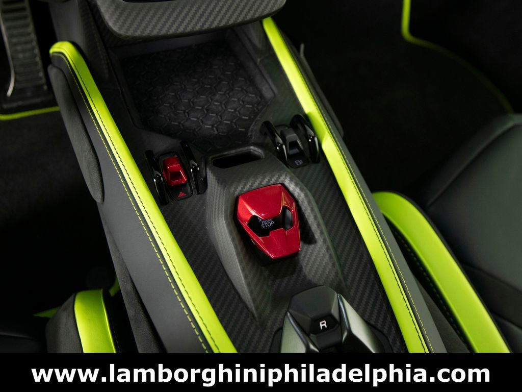Used 2025 Lamborghini Revuelto image 25