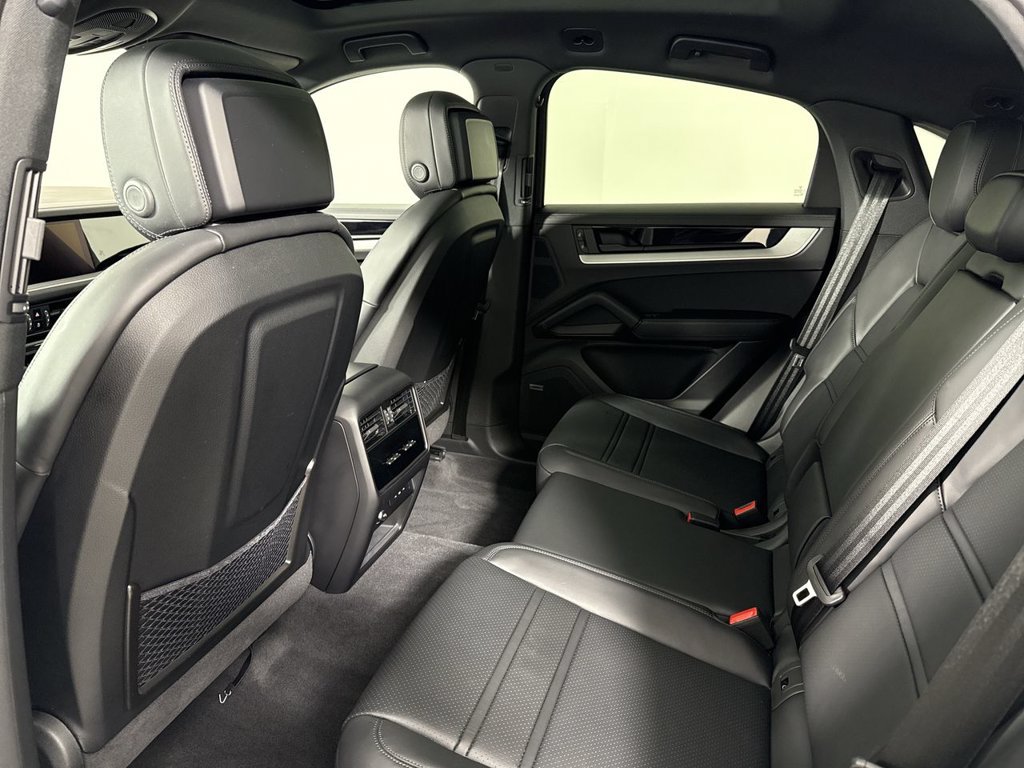 Certified 2025 Porsche Cayenne S AWD/4WD image 26