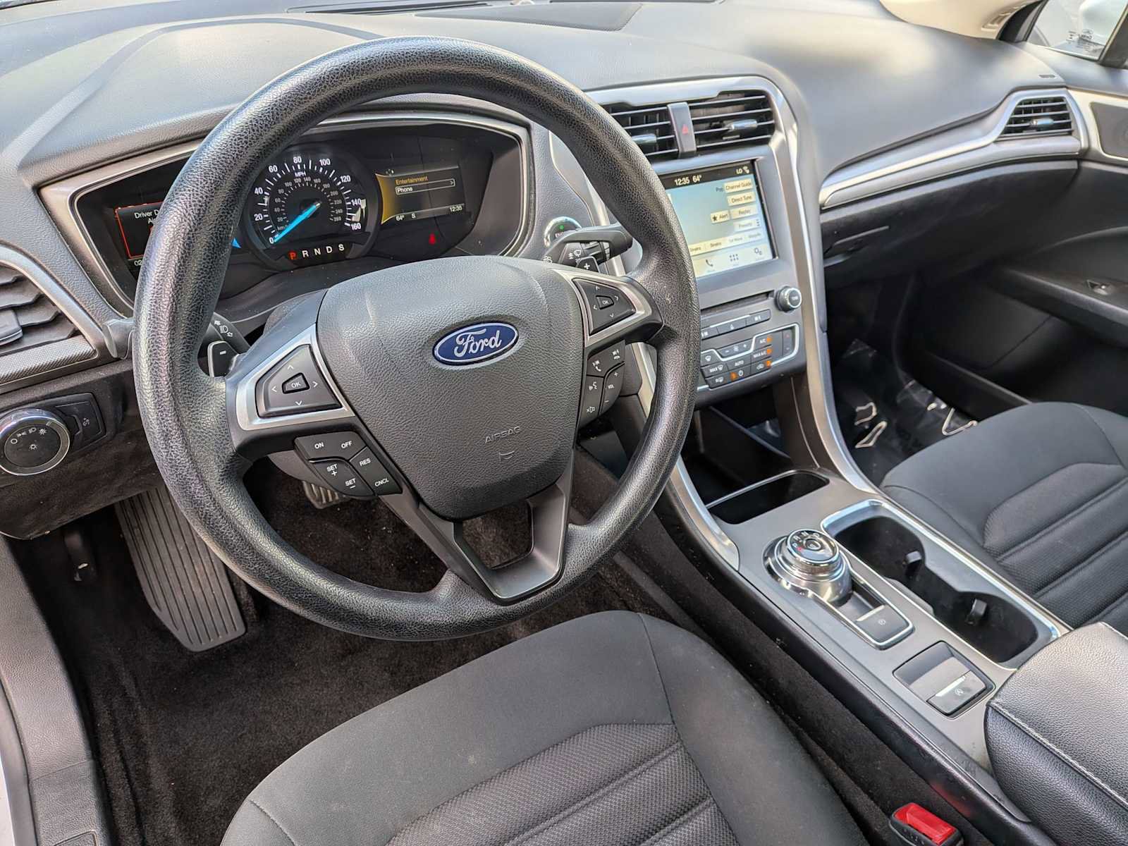 Used 2018 Ford Fusion SE w/ Fusion SE Technology Package FWD image 14