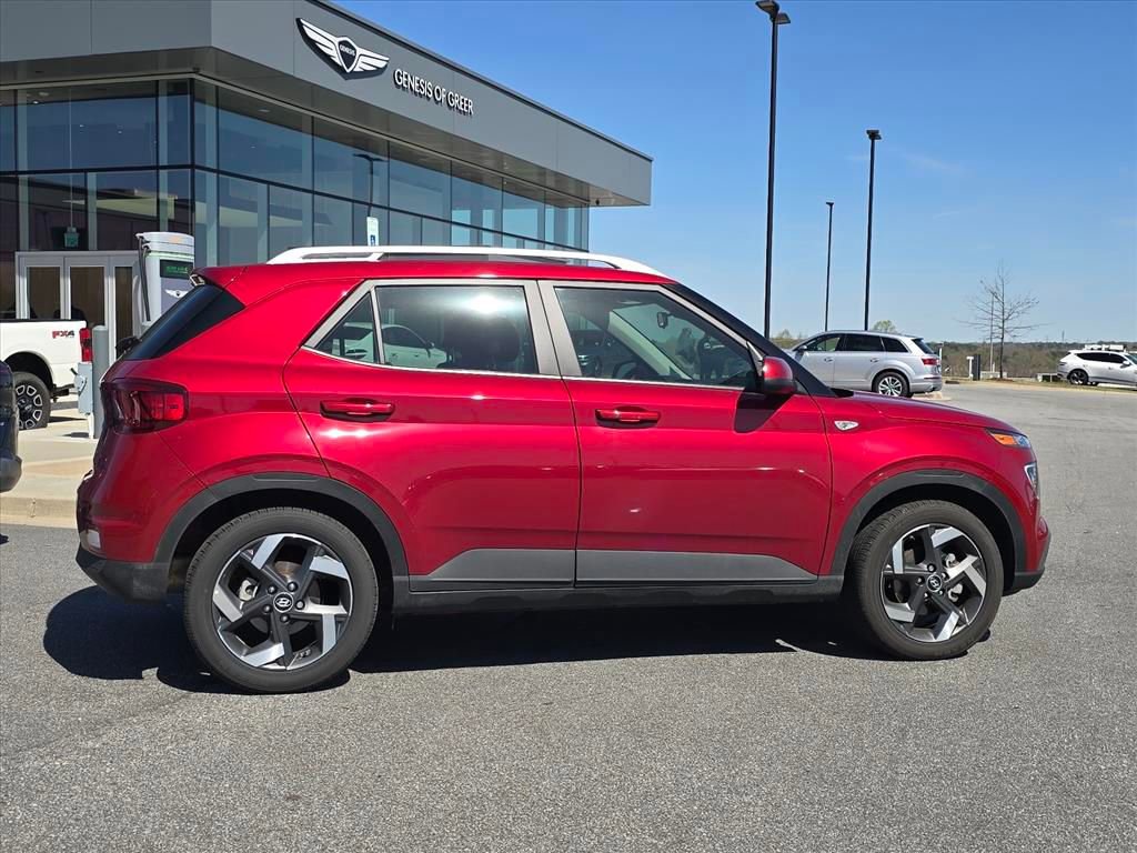 Used 2025 Hyundai Venue Limited image 2