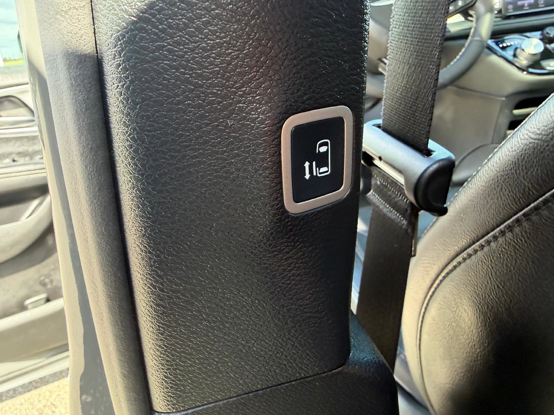 Used 2022 Chrysler Pacifica Touring-L w/ S Appearance Package image 22