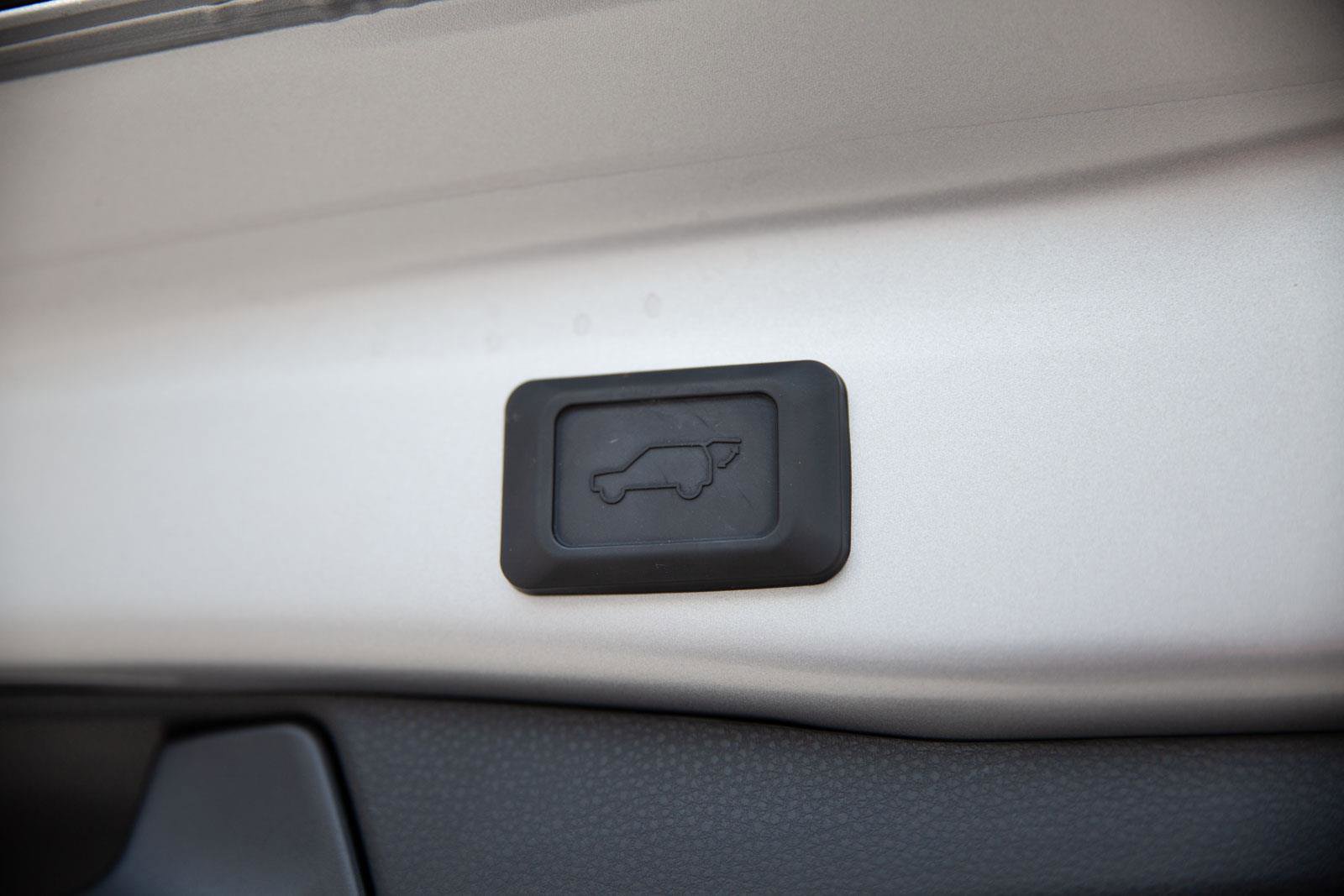 Used 2023 Toyota RAV4 XLE Premium image 16