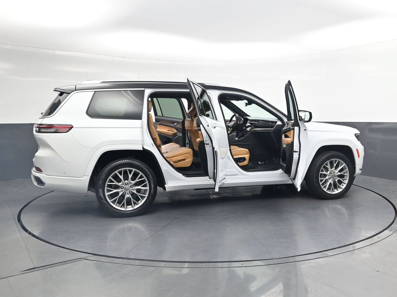 Used 2023 Jeep Grand Cherokee L Summit RWD image 38
