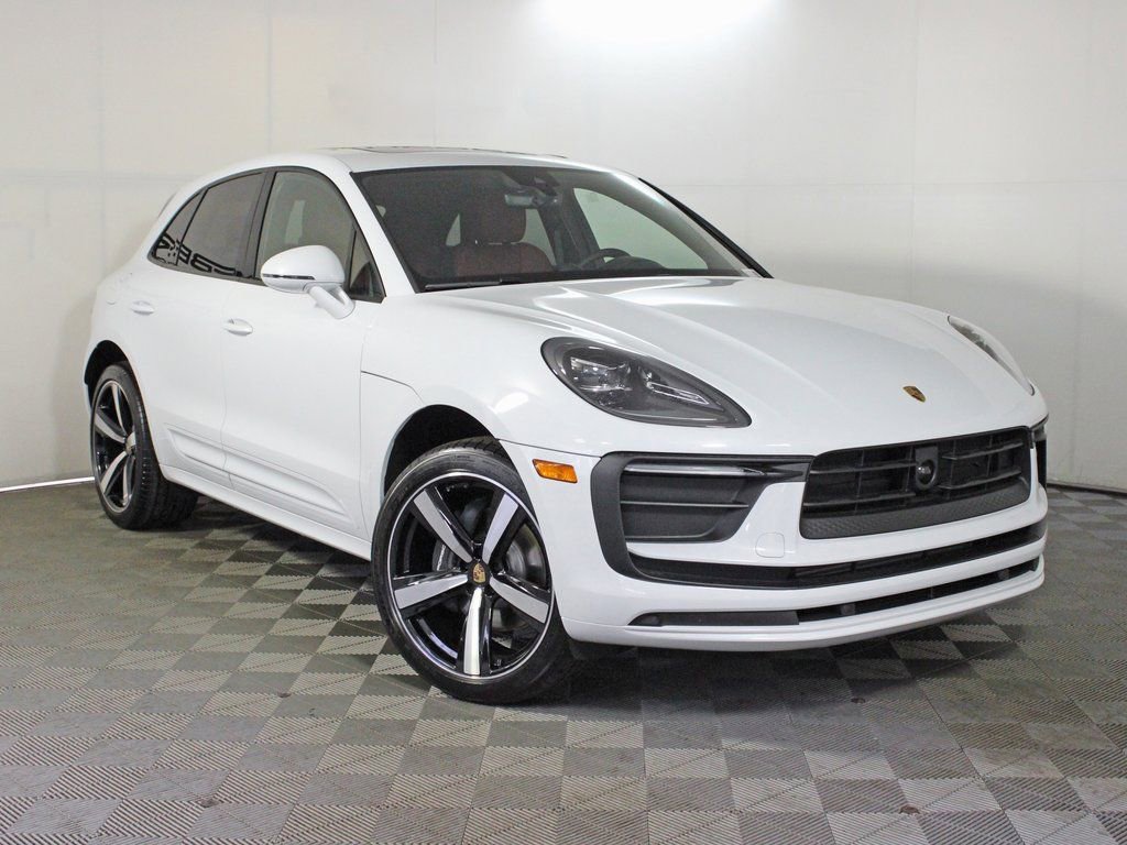 Certified 2025 Porsche Macan image 9