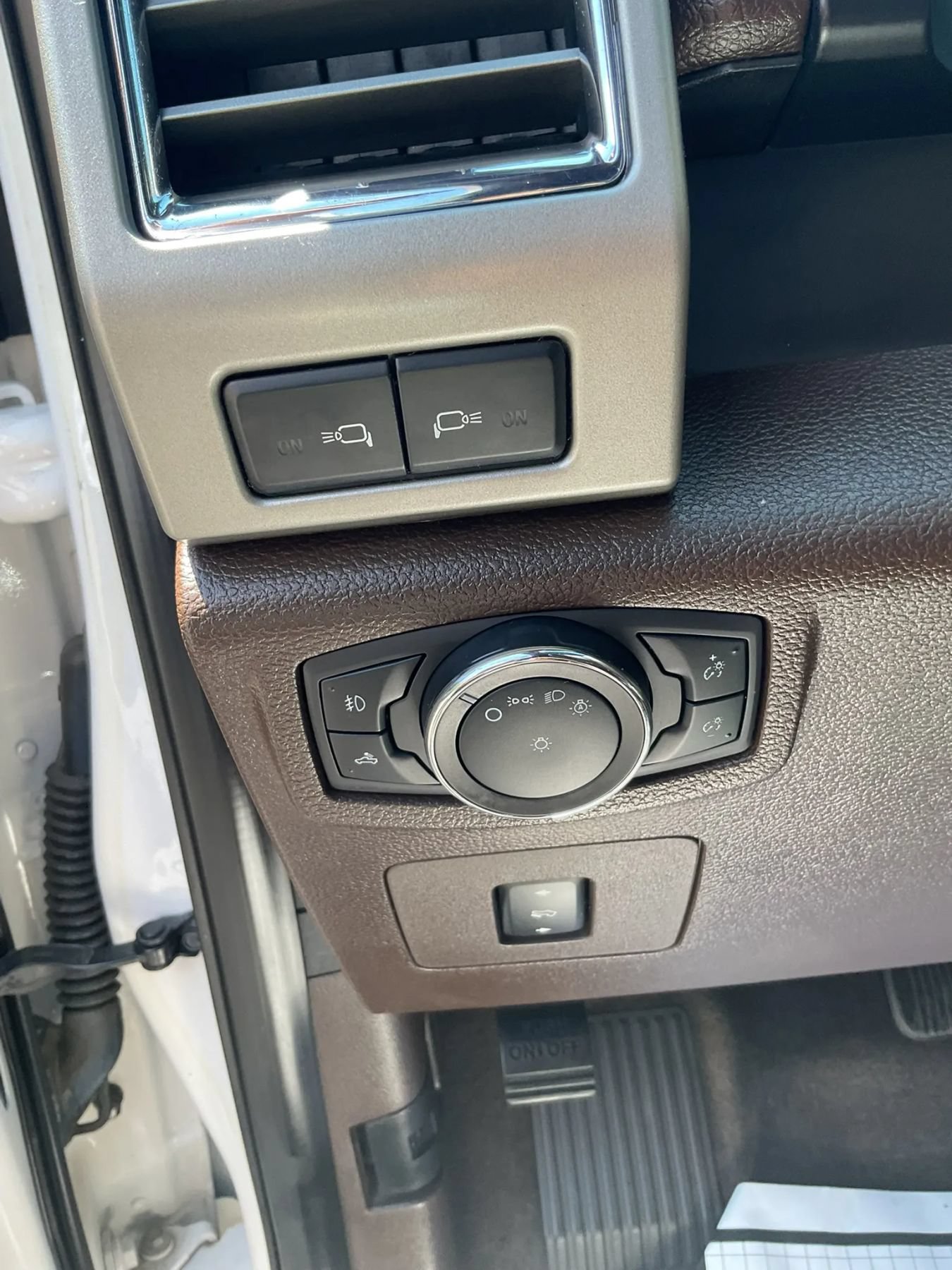 Used 2015 Ford F150 King Ranch w/ FX4 Off-Road Package AWD/4WD image 30