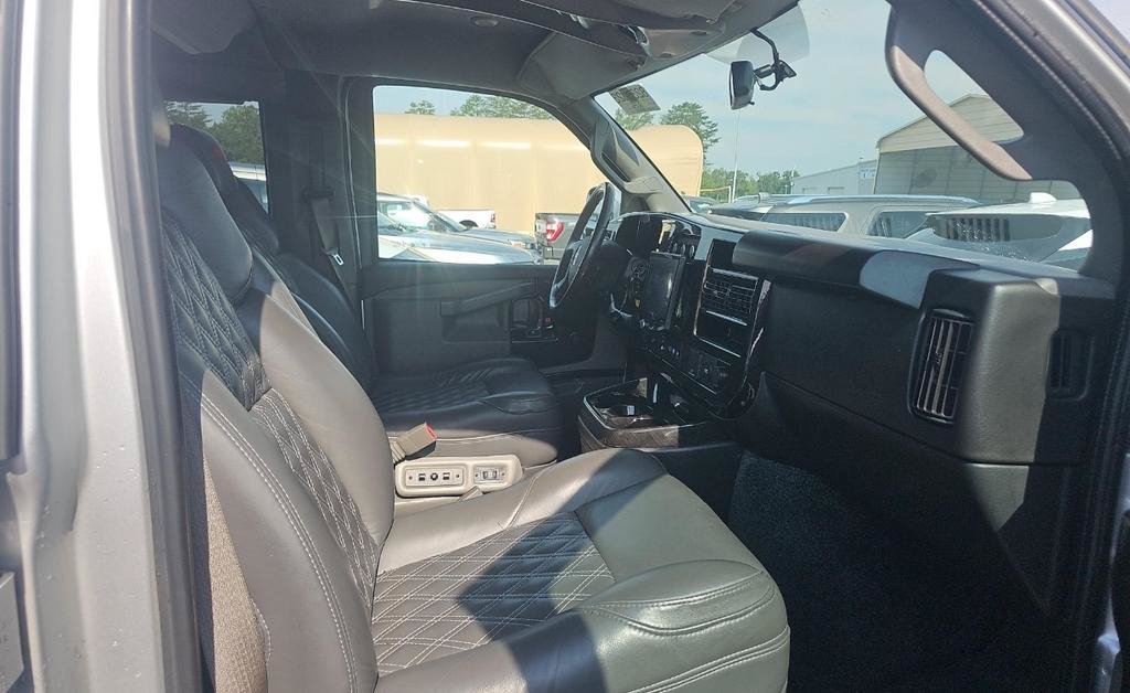 Used 2023 GMC Savana 2500 RWD image 14